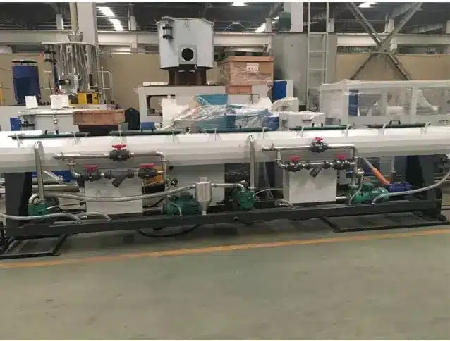 LIGNE D'EXTRUSION DE TUBES EN PLASTIQUE - machines d'extrusion de plastique,